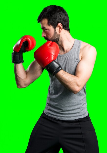 Спортмен с боксерскими перчатками