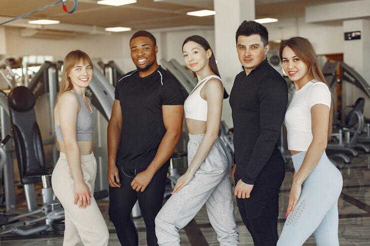 Free Photo sports group standing in a gum
