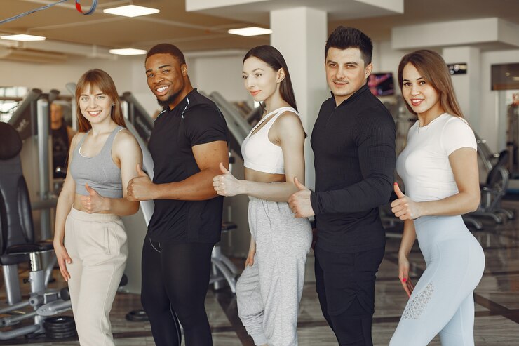 Free Photo sports group standing in a gum