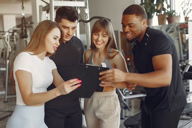 Free photo sports group standing in a gum