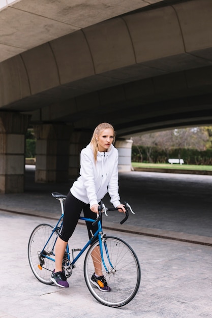 自転車とスポーツ隊