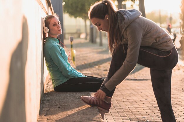 Sportswomen preparing before running