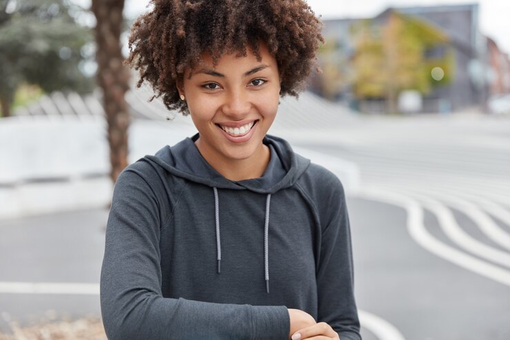 Free Photo sporty woman posing in outside setting