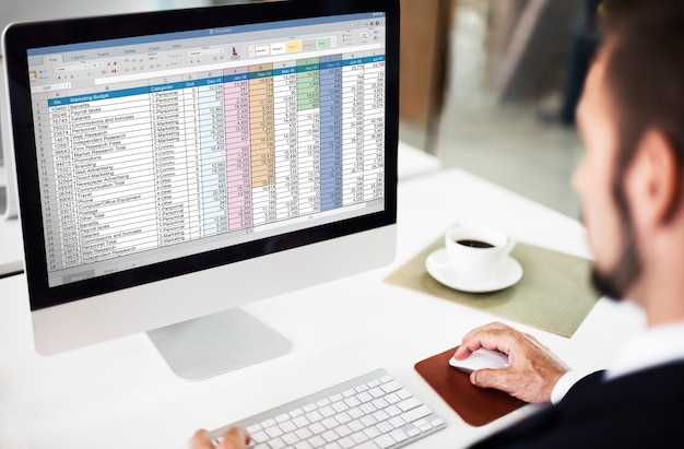 無料写真 スプレッドシートマーケティング予算レポートファイルの概念