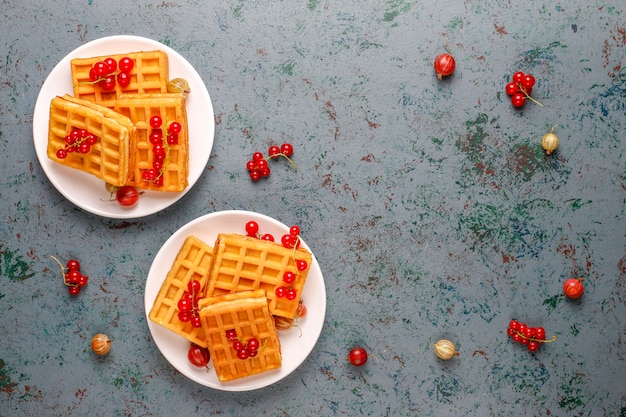 Free photo square belgian waffles with loquat fruits and honey.