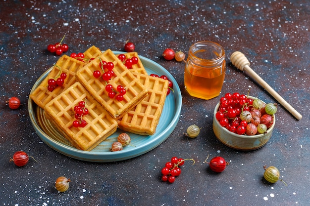 Free photo square belgian waffles with loquat fruits and honey.