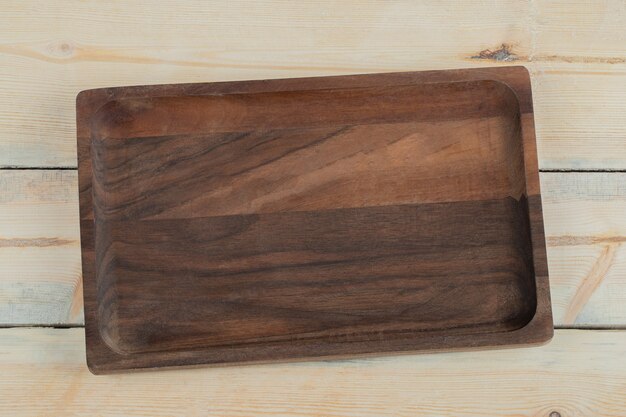 樫の木から作られた正方形のまな板