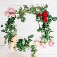 Free photo square frame made of roses