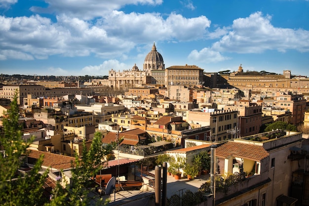 Basilica di san pietro alla luce del giorno