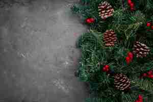 Free photo stacked pine cones and tree branches