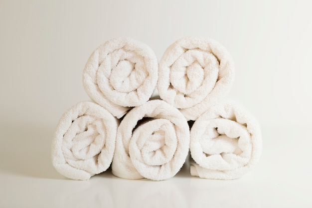 Free photo stacked white towels