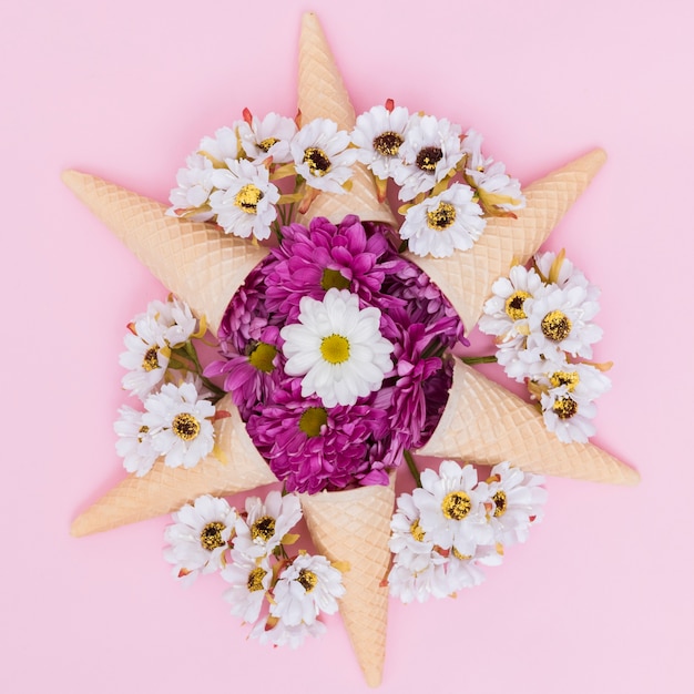 Free photo star made of cone and flowers