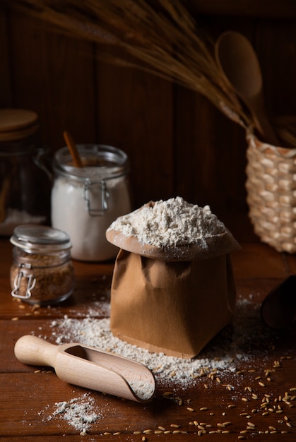 Foto gratuita farina nascosta usata per cucinare