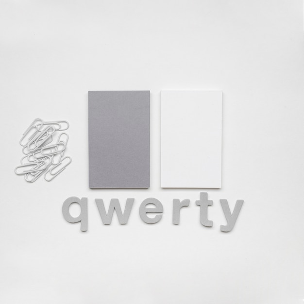 Foto gratuita biglietti da visita business di cancelleria e concetto di qwerty