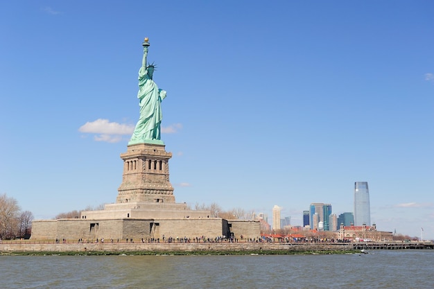 Статуя Свободы и Нью-Йорк Манхэттен