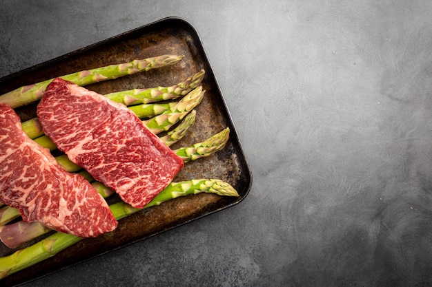 Steak with green asparagus