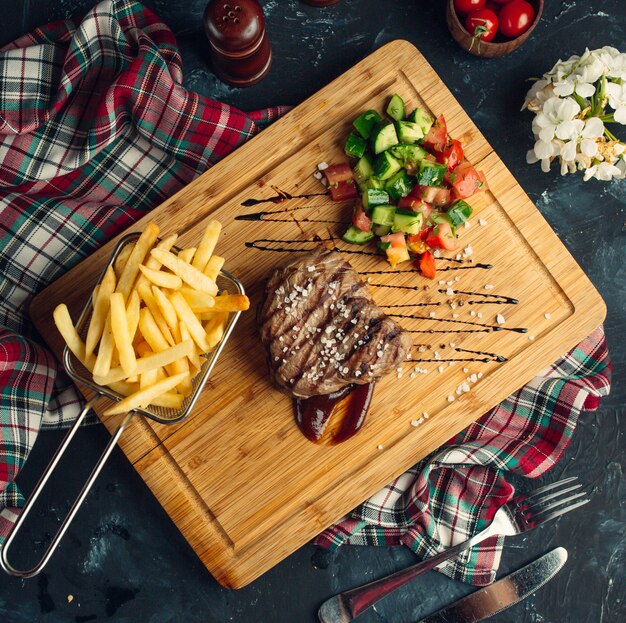 Steak with grilled vegetables and french fries