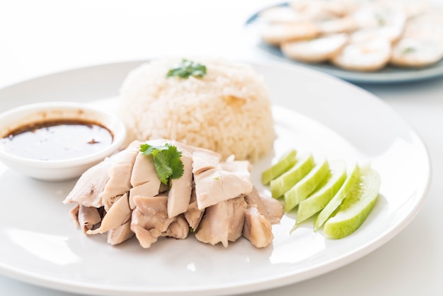 Free photo steamed chicken with rice