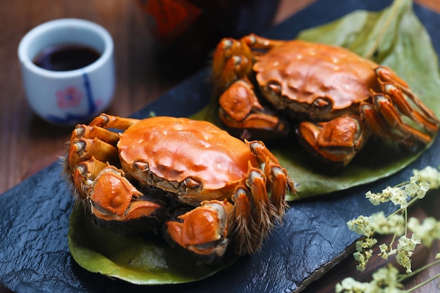 steamed crabs of China Yangcheng lake on stone board