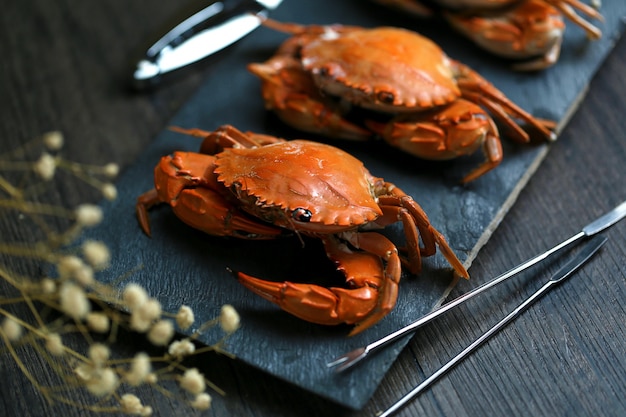 Free photo steamed crabs