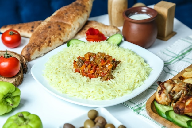 Free photo steamed rice with vegetables