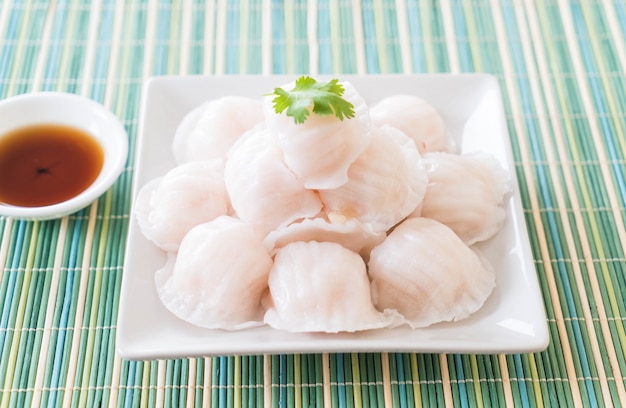 Free photo steamed shrimp dumplings dim sum