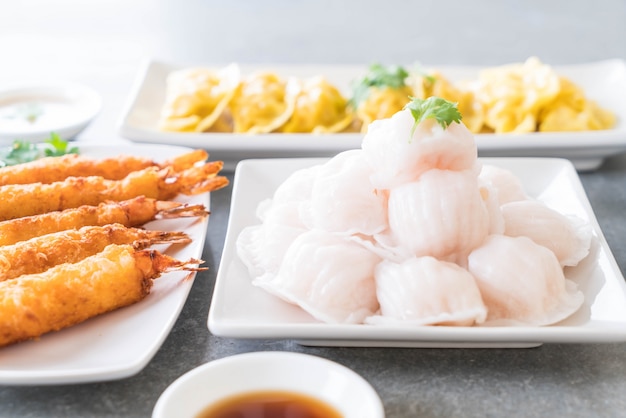 Free photo steamed shrimp dumplings dim sum