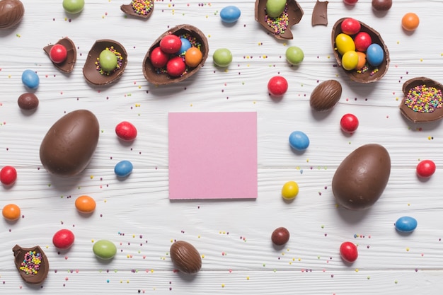 Free photo sticky note amidst easter sweets