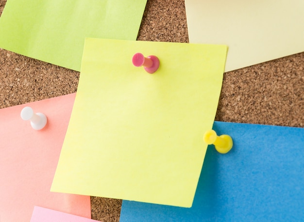 sticky note on cork board