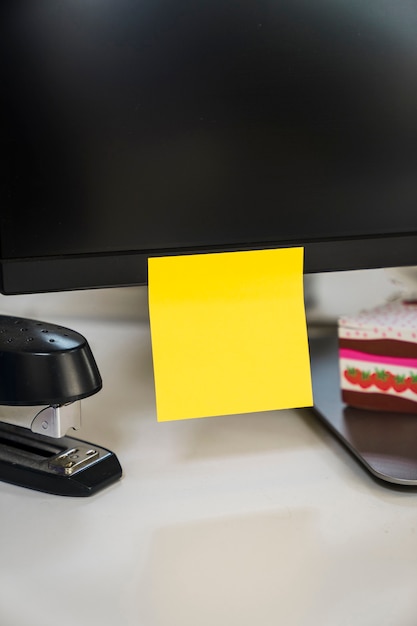 Sticky note on monitor