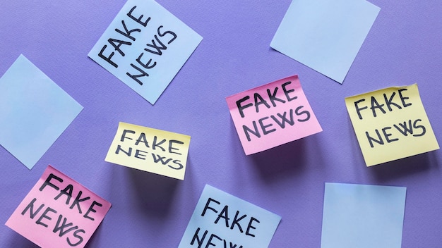 Free photo sticky notes with fake news