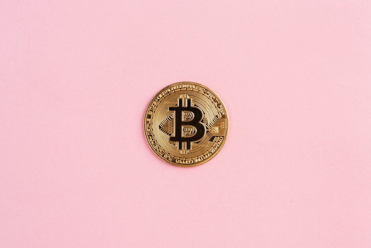 Free Photo still life arrangement with cryptocurrency