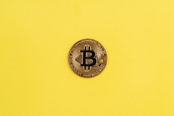 Free Photo still life arrangement with cryptocurrency