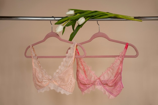 Foto gratuita natura morta della biancheria del reggiseno