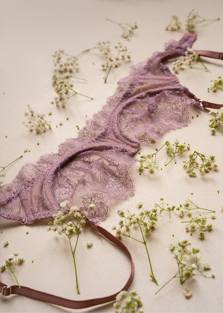 Foto gratuita natura morta della biancheria del reggiseno