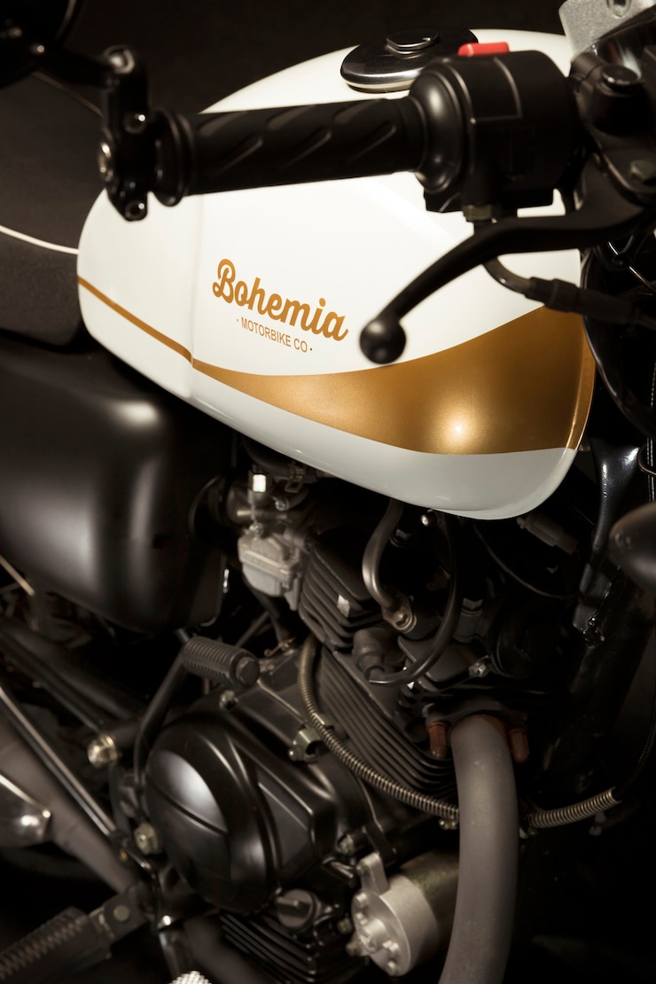 無料Photo カフェレーサー風バイクの静物
