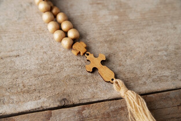 Free photo still life of crucifix with beads