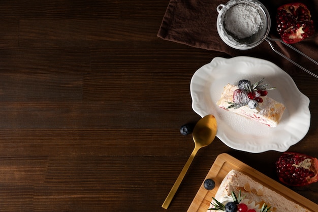 Foto gratuita natura morta di una tazza di dessert di acai brasiliano