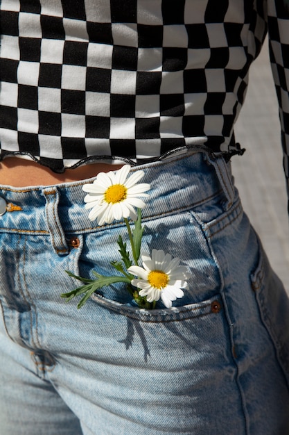 Foto gratuita natura morta di fiori a margherita