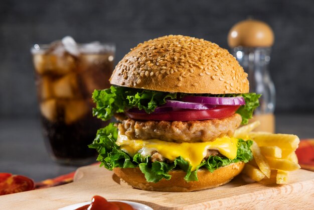 おいしいアメリカン ハンバーガーの静物