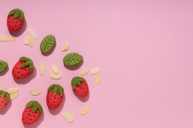 Foto gratuita natura morta di delizioso dessert di marzapane