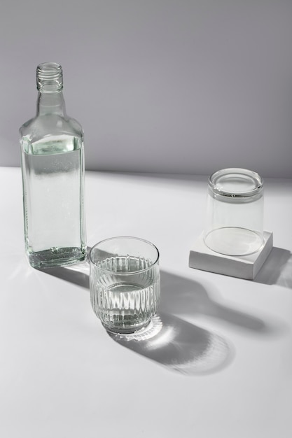 Натюрморт из стеклянных чашек
