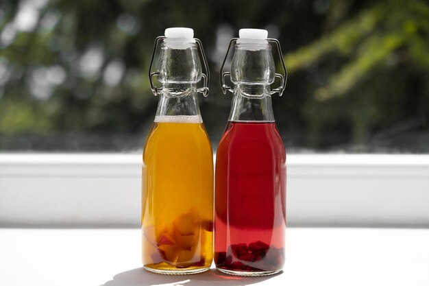 kombucha 병의 정물화