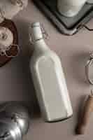 Бесплатное фото Натюрморт классической бутылки молока