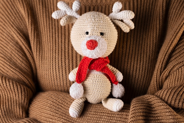 Бесплатное фото Натюрморт из плетеных плюшевых игрушек