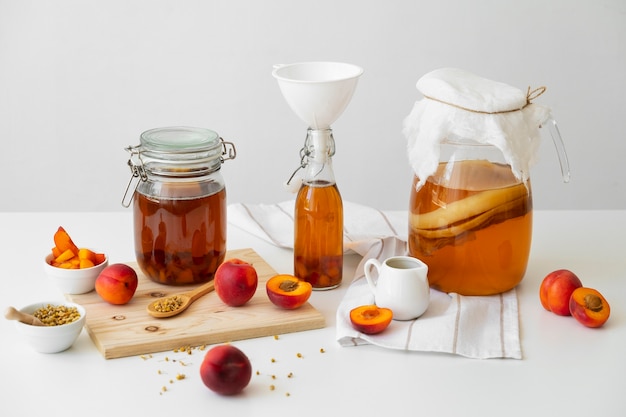 무료 사진 kombucha 병의 정물화