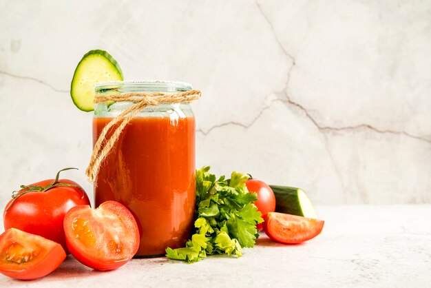 Натюрморт вкусного летнего смузи.