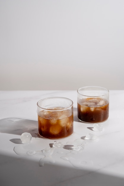 Натюрморт с кофейным напитком со льдом