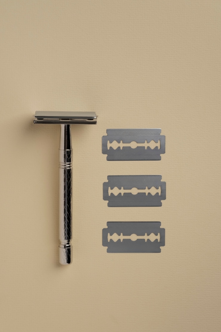Free Photo still life with razor blade