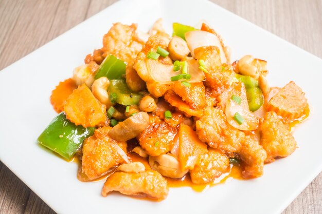 Stir-fried Chicken with cashew nuts